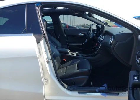 2018 Mercedes-Benz Cla 250 z USA, uszkodzony, nr VIN WDDSJ4EB2JN642317